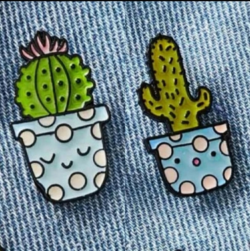 🆕SET OF CACTUS ENAMEL PINS - Picture 1 of 3